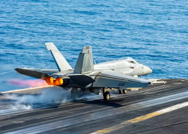 واشنطن: تضرب الحوثيين بـ"العصا الذكية": رسائل نارية لإيران من البحر الأحمر