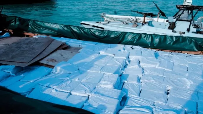 خفر السواحل : تضبط شحنة اسلحة خطيرة مهربة الى جماعة الحوثي الارهابية