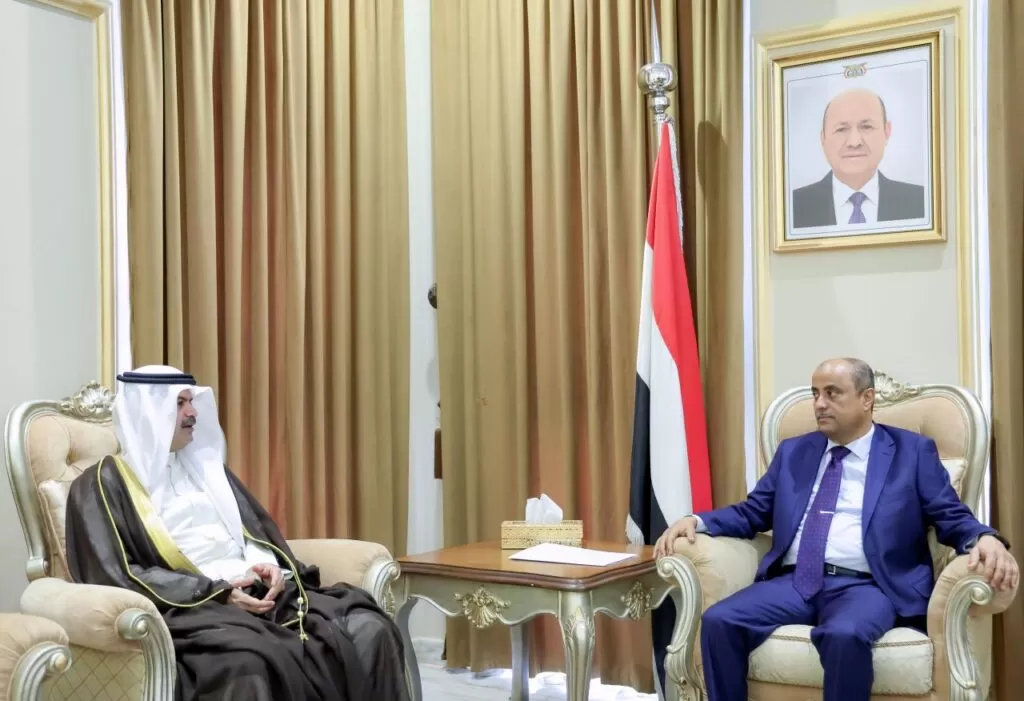 رئيس الحكومة : يلتقي السفير الكويتي لدى اليمن