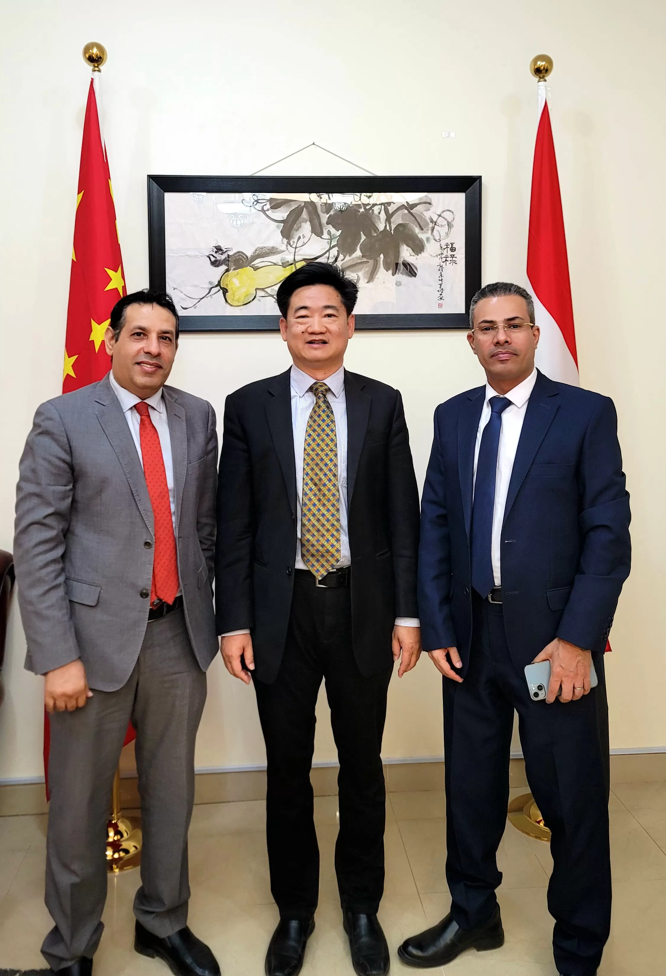 القائم باعمال السفارة الصينية :  يؤكد تمسك بلاده بخيار السلام ودعم الشرعية