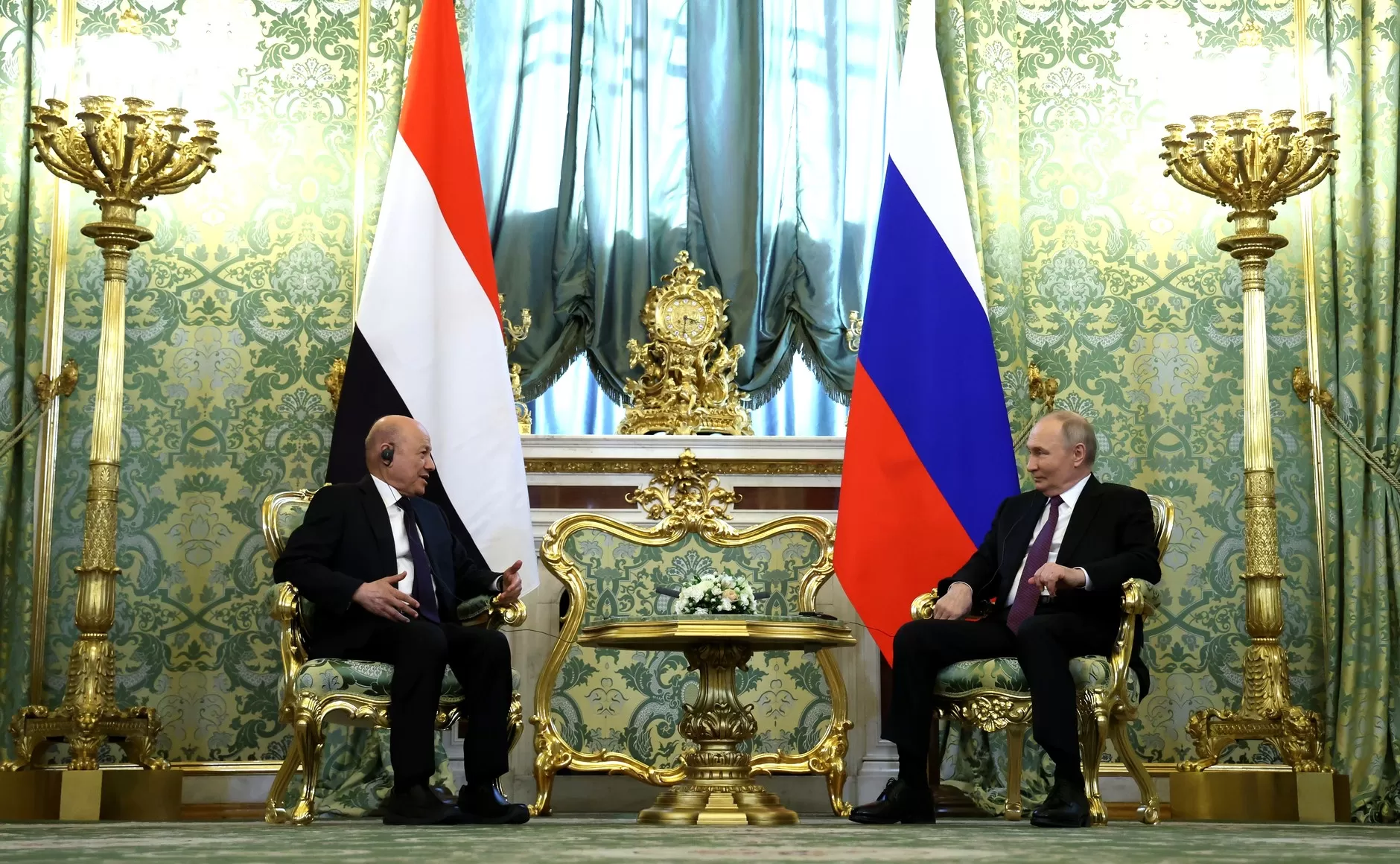 الرئيس الروسي : يستقبل رئيس مجلس القيادة اليمني