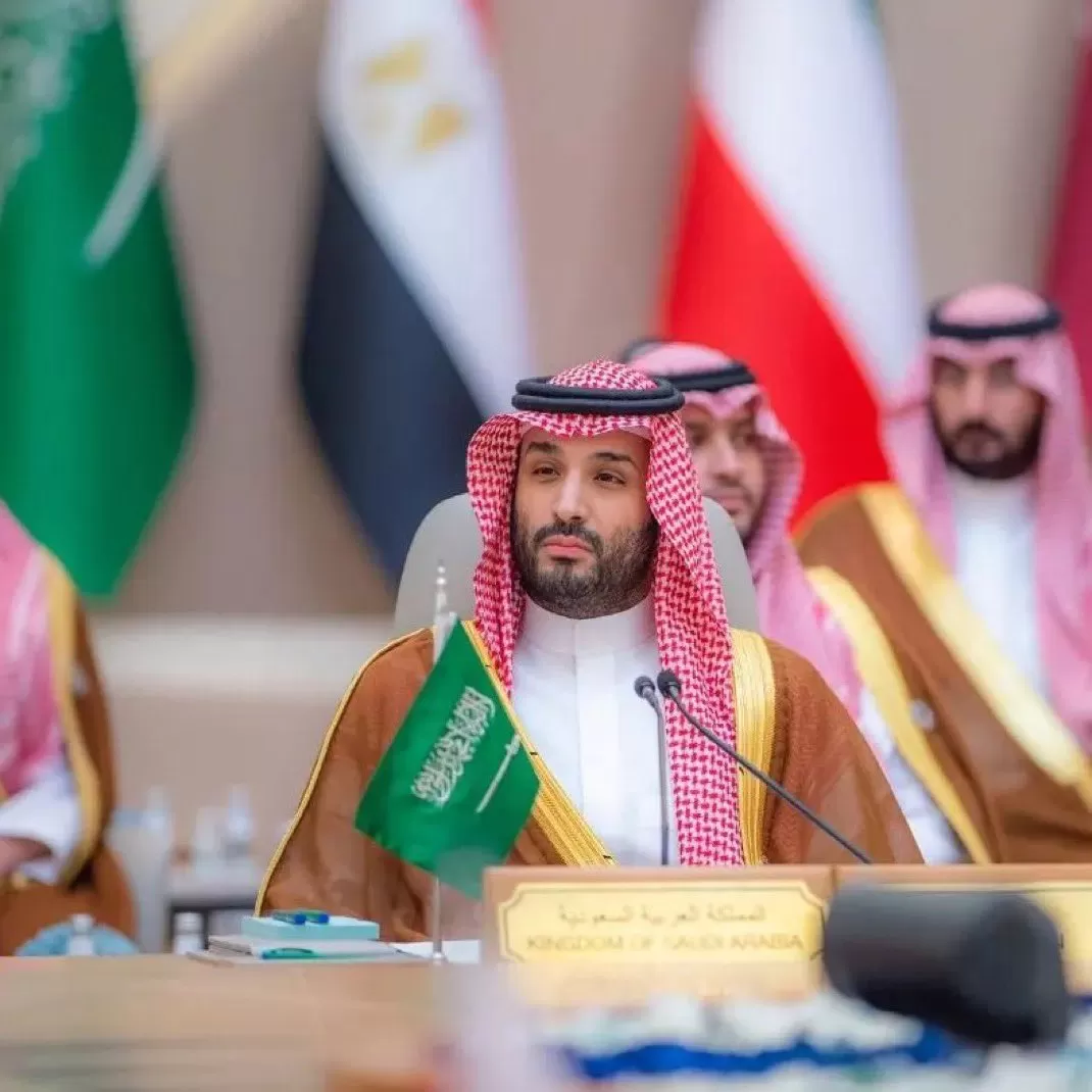 ولي العهد السعودي : يجري اتصالات مكثفة مع قادة مجلس التعاون الخليجي