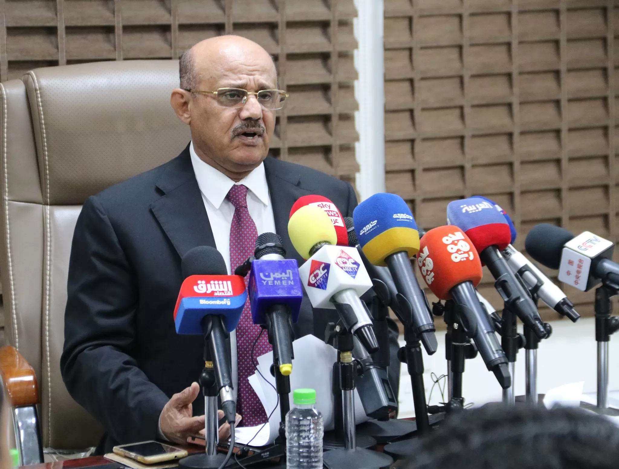 الشركات والمنشأت الصرافة المشمولة بقرار سحب التراخيص الصادر عن البنك المركزي