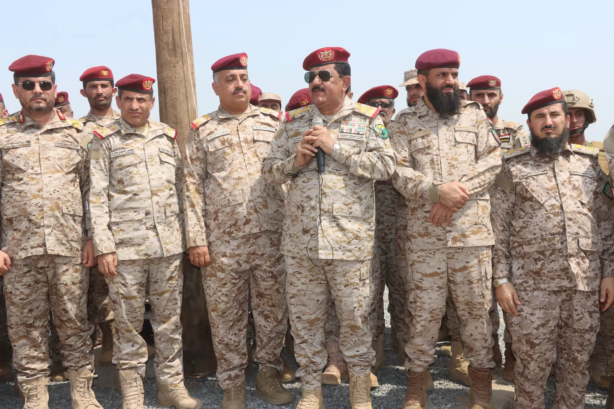 وزير الدفاع يؤكد جاهزية القوات المسلحة اليمنية لمواجهة اي تصعيد ارهابي حوثي قادم