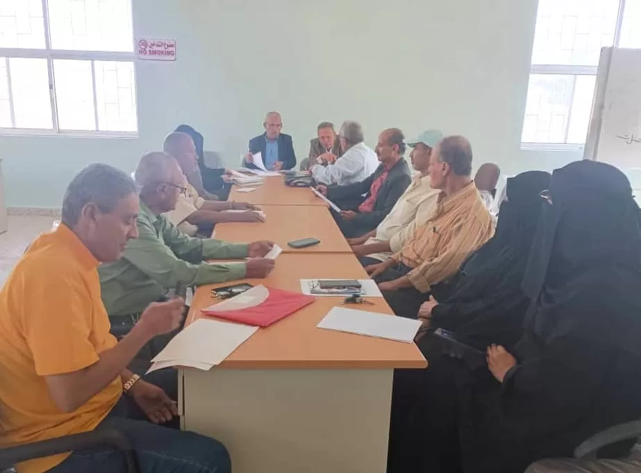 زراعة تعز تستعرض خططها المستقبلية وتوصي بتقييم حاجز العدوف وإنشاء مراكز للصناعات الغذائية