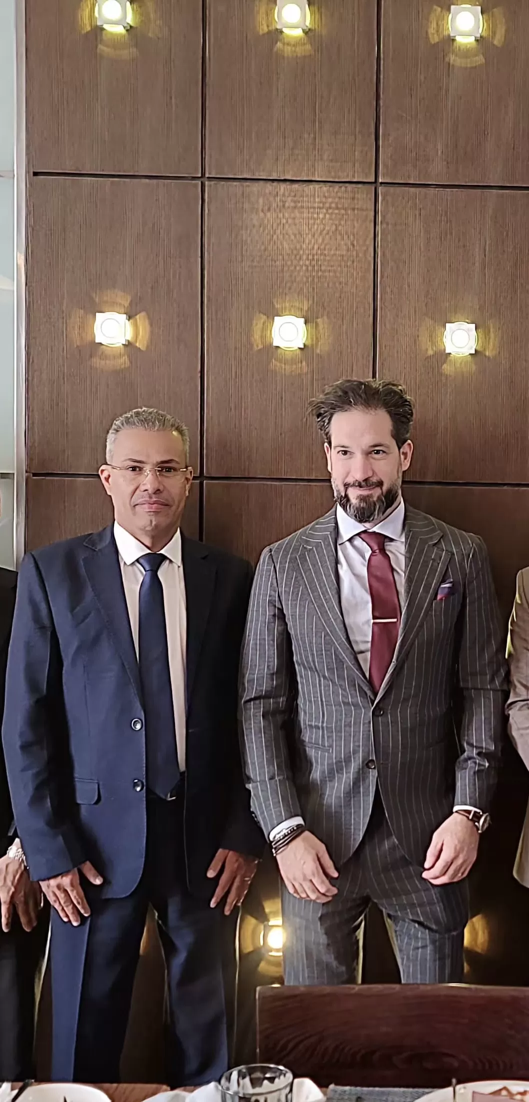 لقاء خاص مع القائم بأعمال السفير الأمريكي في اليمن :  تحذيرات من تسويات سياسية ودعوات لدعم الشباب الوطني