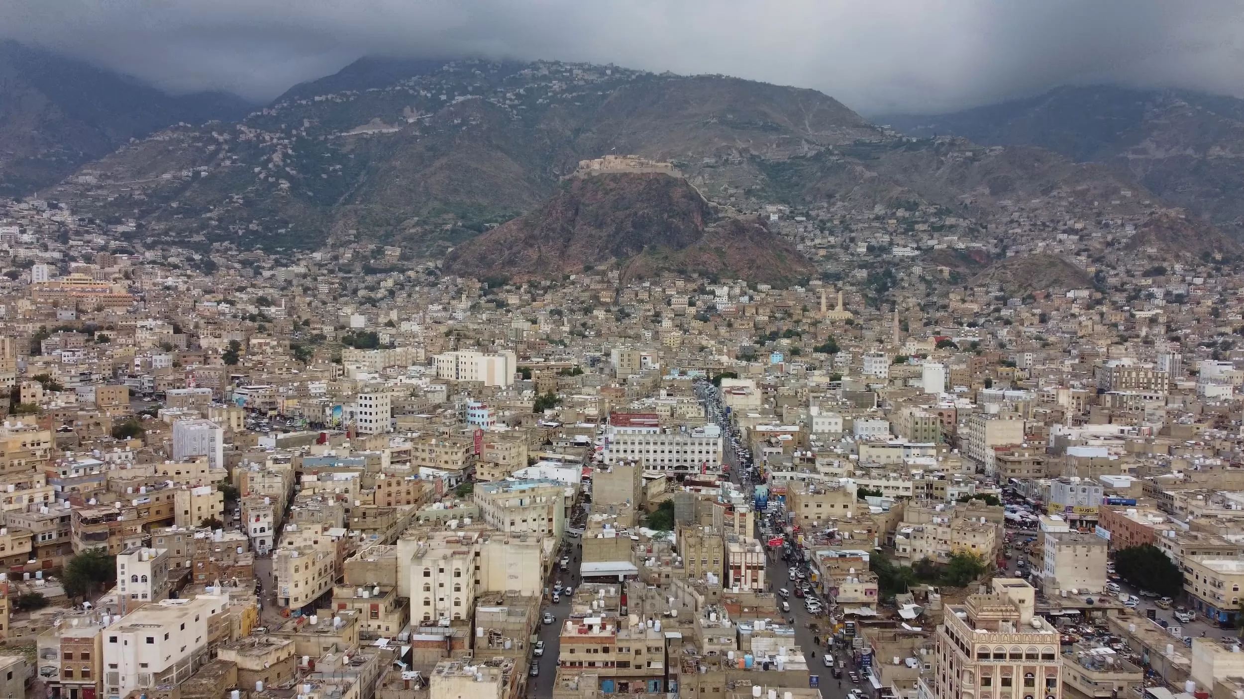 تقرير ميداني: الحوثيون يجهزون هجوماً واسعاً على تعز عبر بنى تحتية قتالية جديدة